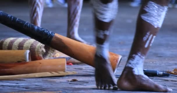 Artistas aborígenes en la calle urbana de Sídney durante el día — Vídeos de Stock