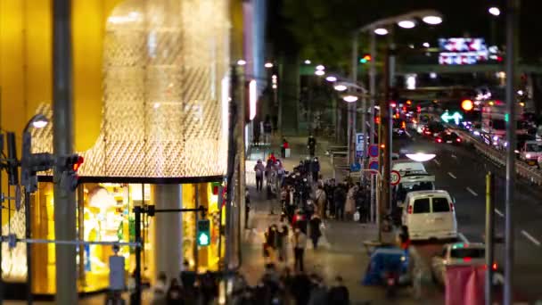 Een avond timelapse van de miniature neon straat in Shibuya tiltshift — Stockvideo
