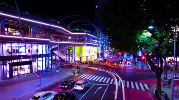 Un timelapse noche de la calle de neón en Shibuya amplia inclinación tiro — Vídeo de stock