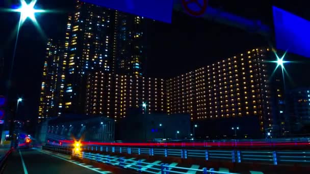 Un timelapse nocturno de la calle de la ciudad en Tokio zoom de tiro ancho — Vídeo de stock