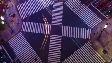 Ginza yüksek açılı zoom 'da Sukiyabashi' nin gece geçişi.