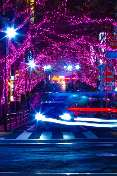 Eine nächtlich beleuchtete Straße in Shibuya Weitwinkel — Stockfoto