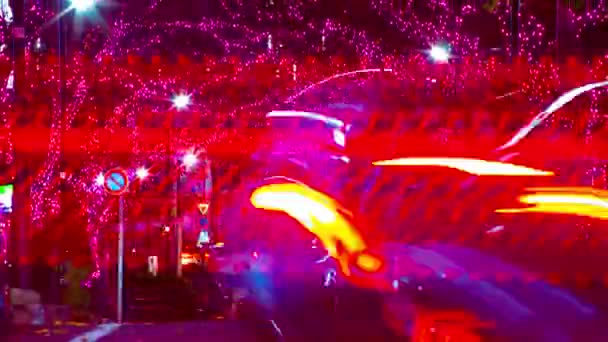 Un timelapse noche de la calle iluminada en Shibuya tiro largo inclinación — Vídeo de stock