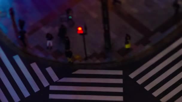 Noční čas miniaturní dopravní zácpy na křižovatce v Ginze tiltshift zoom — Stock video