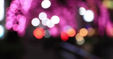 Shibuya 'da aydınlık bir cadde ortaya çıkmış.