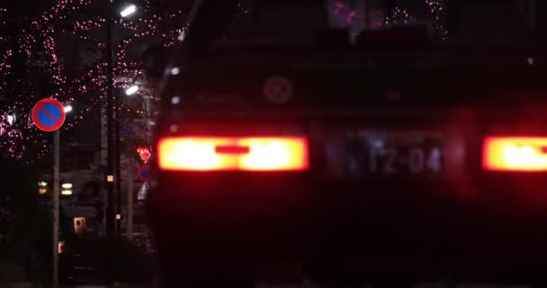 Una strada illuminata di notte a Shibuya — Video Stock