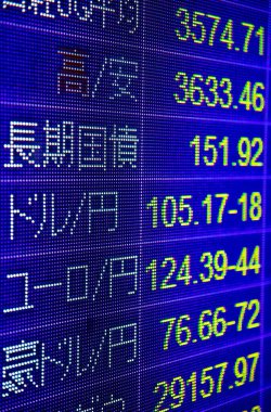 Gece Yaezu Tokyo 'da bir iş ilanı panosu.