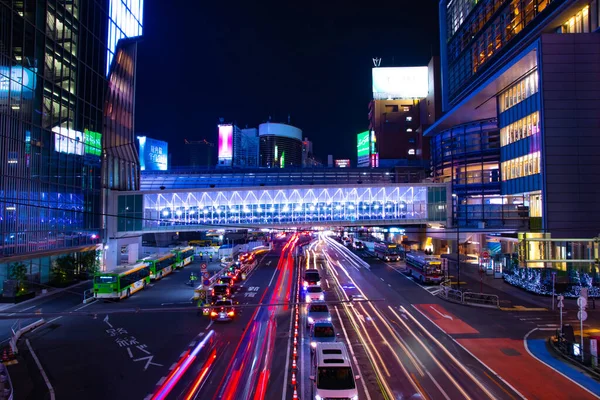 Een avond neon straat in Shibuya breed schot — Stockfoto