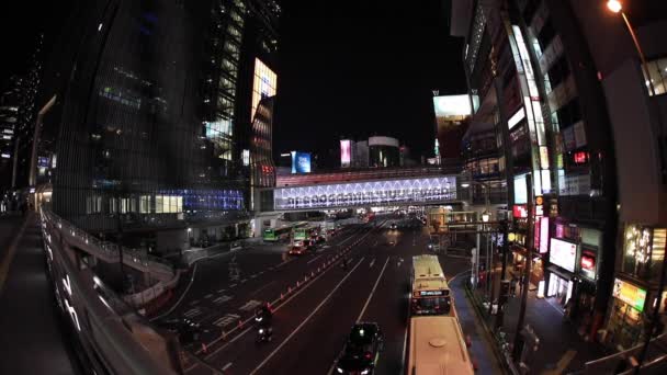 Noční neon ulice v Shibuya rybí oko výstřel — Stock video