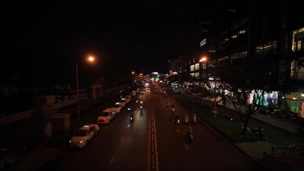Um engarrafamento noturno na movimentada cidade de Ho Chi Minh — Vídeo de Stock