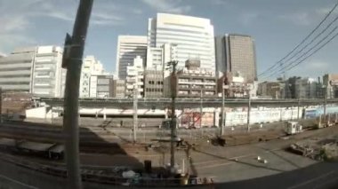 Trenin Tokyo 'daki JR Yamanote hattında yan görüntüsü.