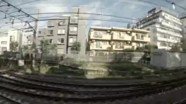 Trenin Tokyo 'daki JR Yamanote hattında yan görüntüsü.
