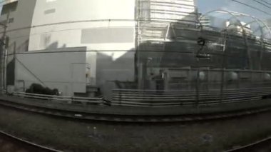 Trenin Tokyo 'daki JR Yamanote hattında yan görüntüsü.