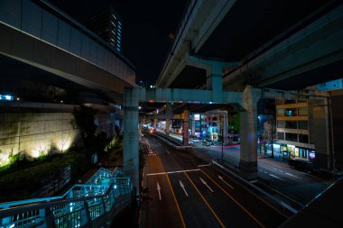 Ikejiriohashi 'de şehir caddesinde gece trafiği.