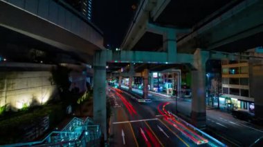 Ikejiriohashi kentsel caddesindeki trafiğin gece vakti büyümesi.