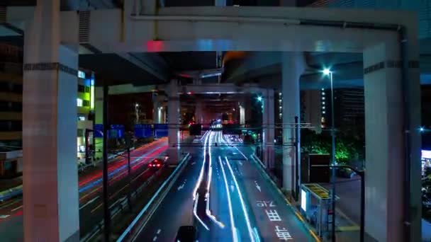 Un timelapse noche del tráfico en la calle urbana en Ikejiriohashi zoom de tiro ancho — Vídeos de Stock