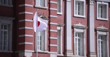 Tokyo istasyonunda yüksek hızda Japon Ulusal Bayrağı