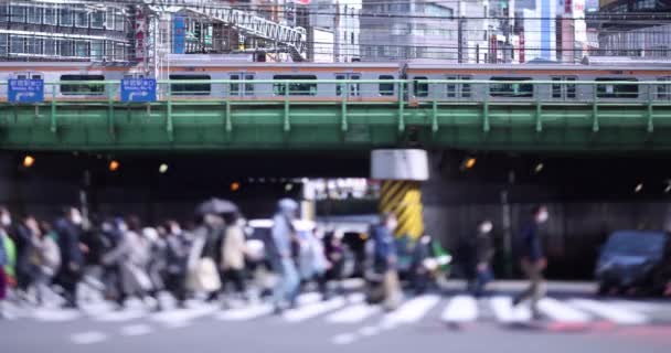 Wysoka szybkość spaceru Japończycy biznesmeni w miejskim mieście w Shinjuku — Wideo stockowe