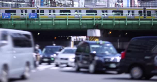 Una alta velocidad de caminar a los empresarios japoneses en la ciudad urbana de Shinjuku — Vídeos de Stock