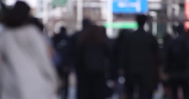 新宿城市办公室工作人员的高速步行 — 图库视频影像