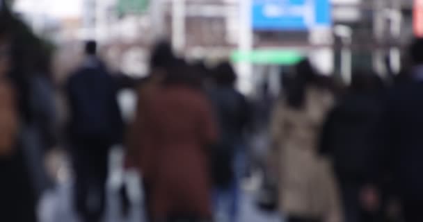 Wysoka szybkość spacerowych biurowców w miejskim mieście w Shinjuku — Wideo stockowe