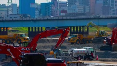 Hareket halindeki vinçlerin gündüz saatlerinde uzun menzilli çekim alanındaki zamanlaması