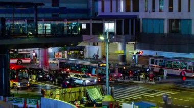 Shibuya İstasyonu yakınlarındaki neon sokağında uzun bir zaman dilimi.