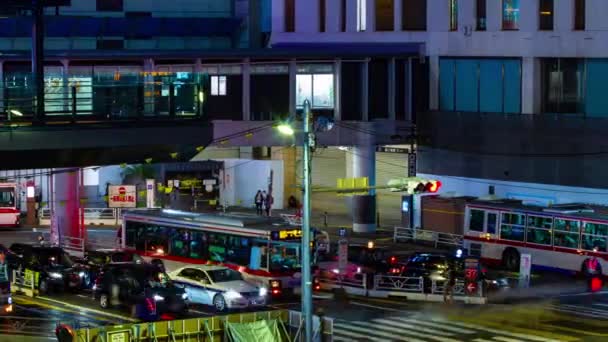 Un timelapse nocturne de la rue néon près de la station Shibuya longue vue panoramique — Video