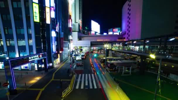 Noční čas na neonové ulici v Shibuya široký náklon — Stock video