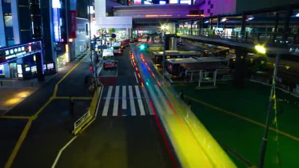 Un lapso de tiempo nocturno de la calle de neón en Shibuya panorámica de tiro ancho — Vídeos de Stock