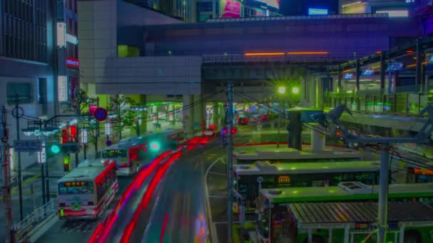 Een avond timelapse van de neon straat in Shibuya — Stockvideo