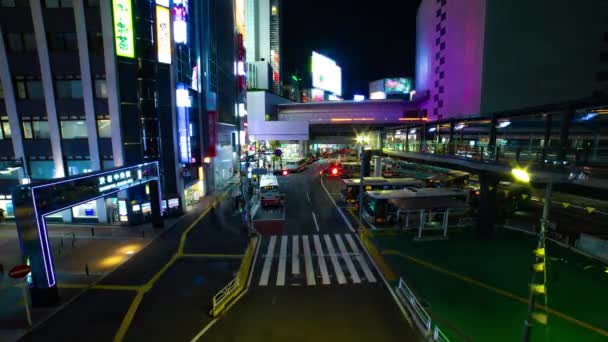 Een avond timeapse van de neon straat in Shibuya wijd shot — Stockvideo