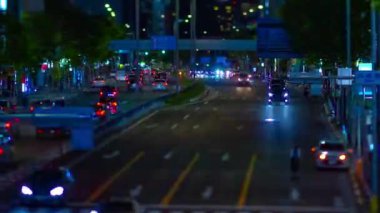 Aoyama 'daki minyatür şehir caddesinin gece vardiyası.