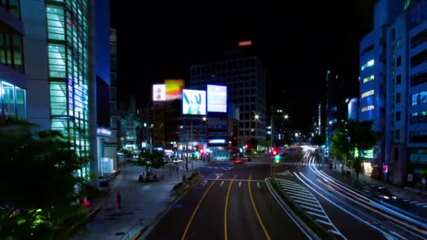 Un timelapse di notte della strada urbana di città in panning di colpo largo di Aoyama — Video Stock