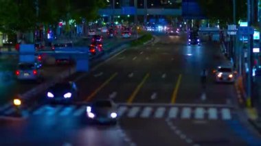 Aoyama 'daki minyatür şehir caddesinin gece vardiyası.