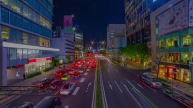 Aoyama 'daki şehir caddesinin gece görüntüsü.