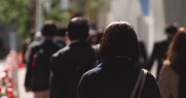 Een langzame beweging van wandelende mensen in de stad Tokio deconcentratie — Stockvideo