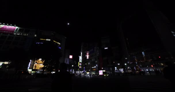 Shibuya oscuro cruzando por la noche — Vídeo de stock