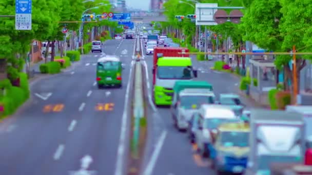 Un timelapse de atasco de tráfico en miniatura en la avenida inclinación desplazamiento panorámico — Vídeos de Stock