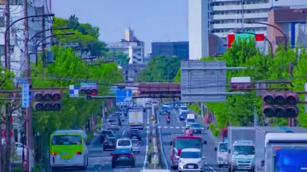 Un timelapse d'embouteillage à l'inclinaison diurne de l'avenue du centre-ville — Video