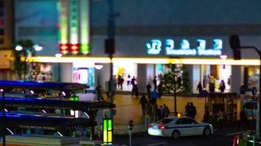Kinshicho 'daki minyatür neon sokağının gece vardiyası.