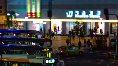 Kinshicho 'daki minyatür neon sokağın gece vardiyası.
