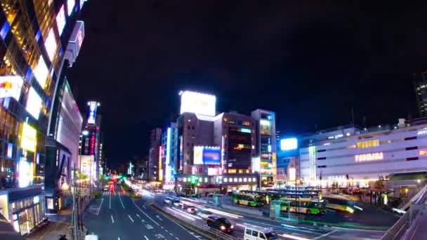 Nocny timelapse neonowej ulicy w Kinshicho oko ryby strzał panning — Wideo stockowe