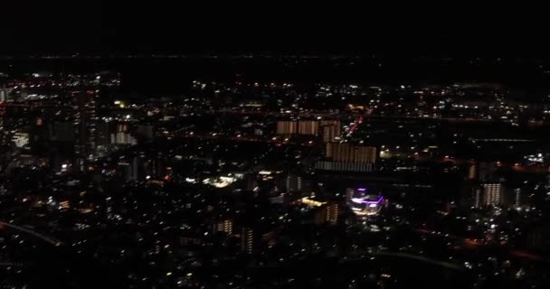 Noite aérea iluminada vista da cidade em Tóquio — Vídeo de Stock