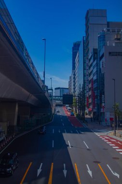 Shibuya 'da şehir merkezinde trafik sıkışıklığı var.