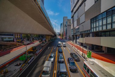 Shibuya 'da şehir merkezinde trafik sıkışıklığı var.