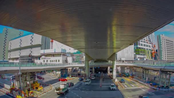 Een tijdspanne van de verkeersopstopping bij de stedelijke stad in Shibuya vis oog shot panning — Stockvideo