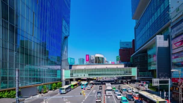 A közlekedési dugó időzítése a város közelében Shibuya állomás széles lövés panning — Stock videók