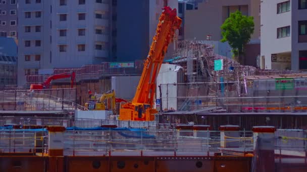 Un laps de temps de grues mobiles en construction à Shibuya longue vue panoramique — Video