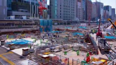 Shibuya 'da yapım aşamasında hareket eden vinçlerin zaman çizelgesi.